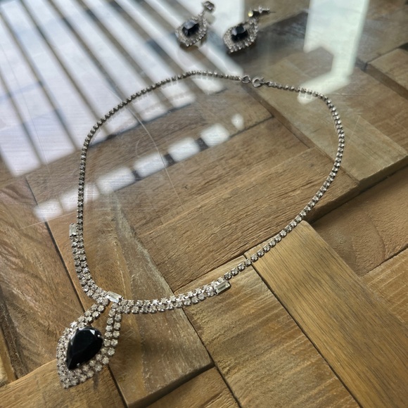 Free People 💗 necklace and earrings rhinestone and crystal set - Picture 2 of 7